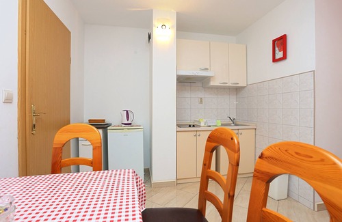 Zivogosce Apartment | Two bedroom apartment with balcony and sea view Živogošće - Porat, Makarska (A-18218-b)