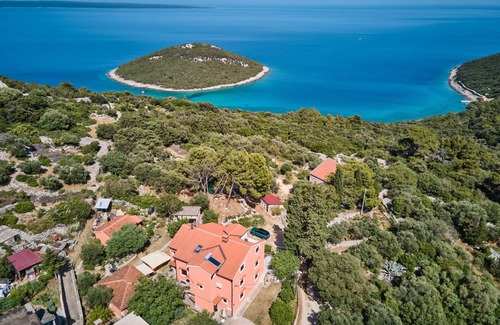 Cunski Apartment | Two bedroom apartment with terrace and sea view Ćunski, Lošinj (A-7867-a)