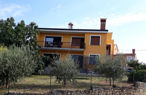 Mugeba Apartment | Two bedroom apartment with terrace and sea view Mugeba, Poreč (A-24342-b)