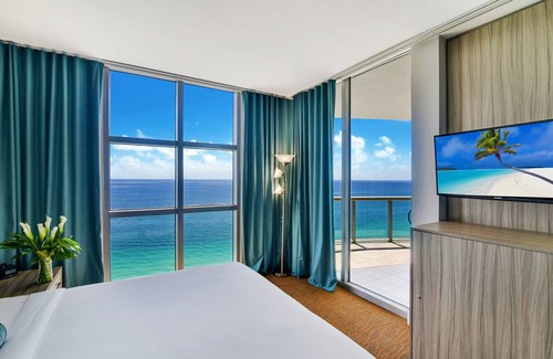 Sunny Isles Beach Resort | Two Bedroom Oceanfront Apartment