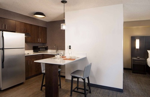 Raisin Hotel | Two Budget Wise Stay Perfect for Getaway, Outdoor Pool Access w/Free Breakfast