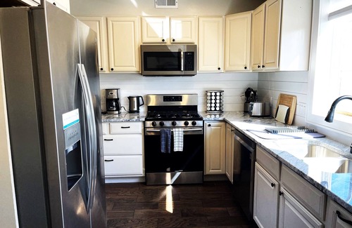 Gallaudet Bed & Breakfast | Two DC Places Sleep 21 guests
