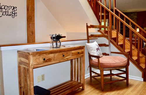 Arden Cabin | Tŷ Nant Cottage: Relax & have a great adventure. Pet Friendly, River Access