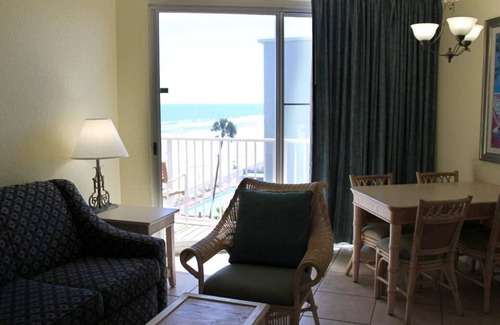 Bostroms Resort | Ultimate Beach Getaway! Kitchen, Beach, Parking, Pool, Surfing, Near Boardwalk