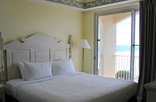 Bostroms Resort | Ultimate Beach Getaway! Kitchen, Beach, Parking, Pool, Surfing, Near Boardwalk