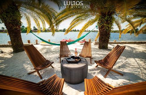 Kendale Lakes House | Ultimate Beach Villa Pool, Games & Pedal Boats L12