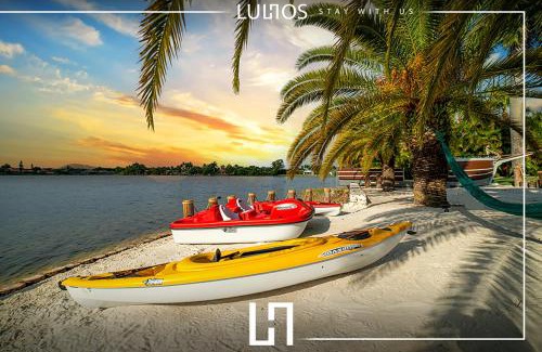 Kendale Lakes House | Ultimate Beach Villa Pool, Games & Pedal Boats L12
