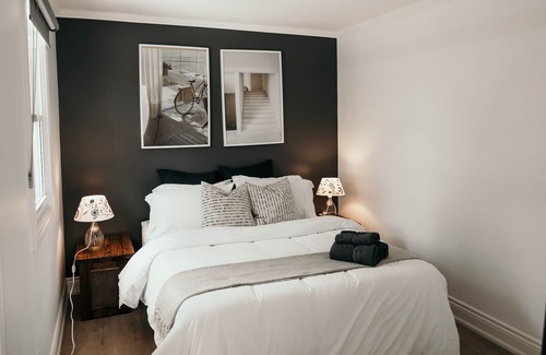 Niagara-on-the-Lake Cottage | Ultimate Wine Country Getaway - HOTTUB, Games Room, Netflix