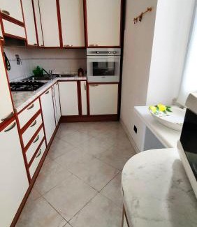 Fezzano Apartment | UN BALCONE IN PINETA