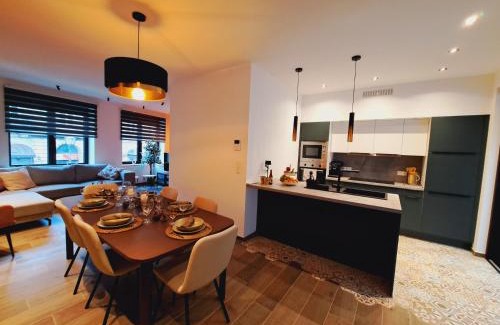 La Roche-en-Ardenne House | Un gîte sous roche