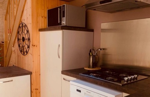 Saint-Andre-de-Lidon House | Un Gîte Spacieux et Charmant : Les Charmines