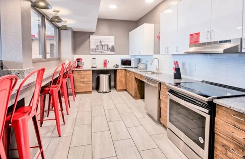 University District House | 🎯Unbeatable Location by High Street & OSU + Free Parking🚗 + Shared Kitchens🍽️