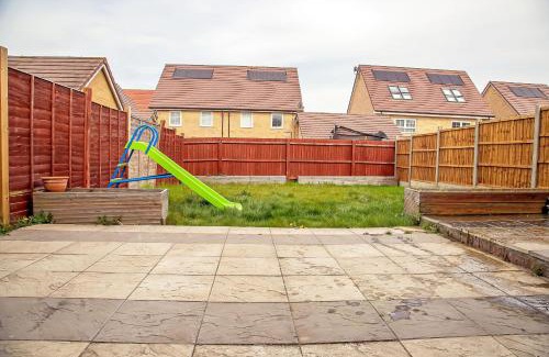 Stanford-le-Hope Apartment | Unbeatable Value I Best Rates I Garden I Wi-Fi I Parking