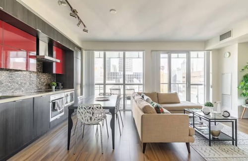 Toronto Entertainment District Apartment | Union and Front Suites
