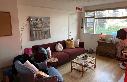 Capitol Hill Apartment | Uniqua and Tranquil near UofC and SAIT