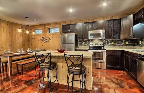 Rockbridge Cabin | Unique 2 Structure Cabin - Hot Tub-Pool Table-Foosball - Heart of Hocking Hills