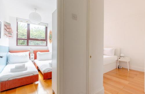 Hoxton Apartment | Unique 3BD Flat in Hoxton with Private Garden