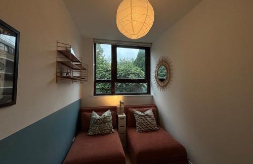 Hoxton Apartment | Unique 3BD Flat in Hoxton with Private Garden