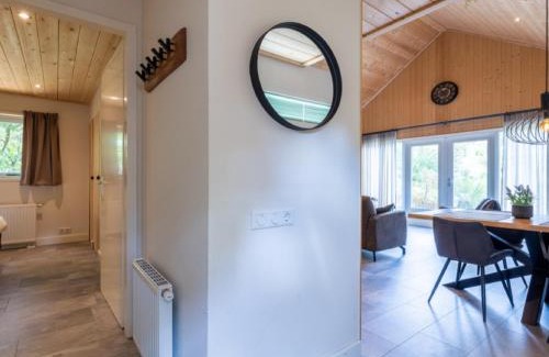 Bosgebied Hoenderloo House | Unique Chalet by the Pond, cleaning included