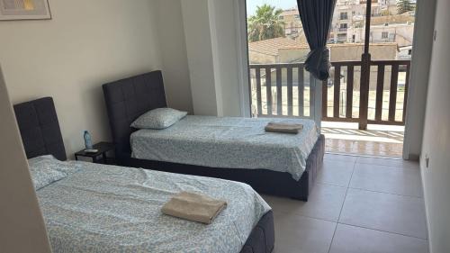 Larnaca City Centre Apartment | Unique City Center Rooms, 150m from Chabad Lubavitch