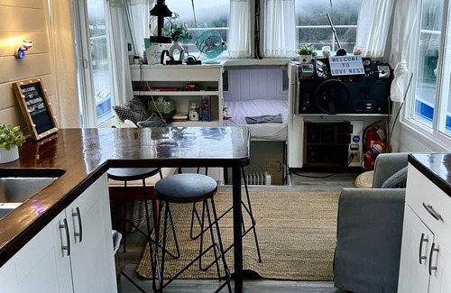 Central Boat Rental | Unique & Cozy Floatel