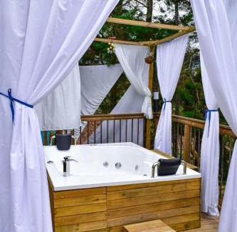 El Penol Ski Chalet | Unique Glamping/Domo Betsaida