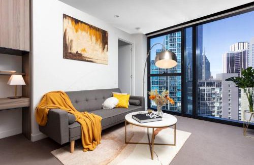 Carlton South Apartment | Unique & Spacious Retreat - Cozy Balcony City View
