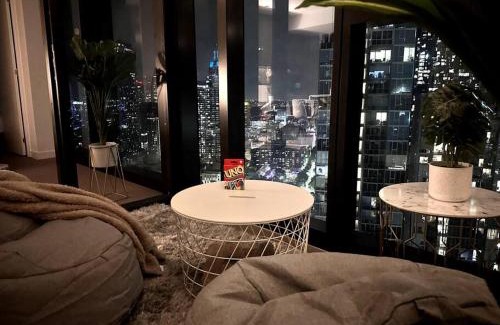 Carlton South Apartment | Unique & Spacious Retreat - Cozy Balcony City View