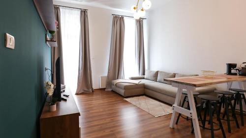 Old City Apartment | UNIRII OLD SQUARE APARTMENTS 4