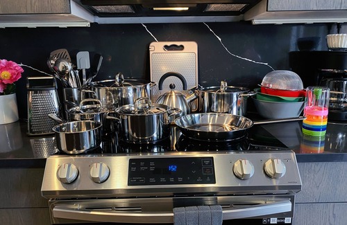 Shaw Bed & Breakfast | Unit 6: Studio/Queen +Sofa Bed in the heart of DC