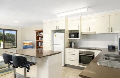 Woorim Apartment | Unit Opposite Beach Pool