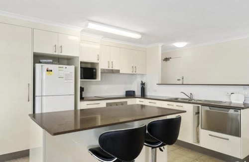 Woorim Apartment | Unit Opposite Beach Pool