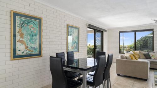 Woorim Apartment | Unit Opposite Beach Pool