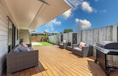 Papamoa Beach House | Unwind Papamoa Beach - Papamoa Holiday Home