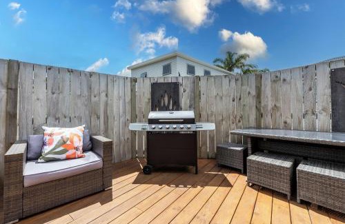 Papamoa Beach House | Unwind Papamoa Beach - Papamoa Holiday Home