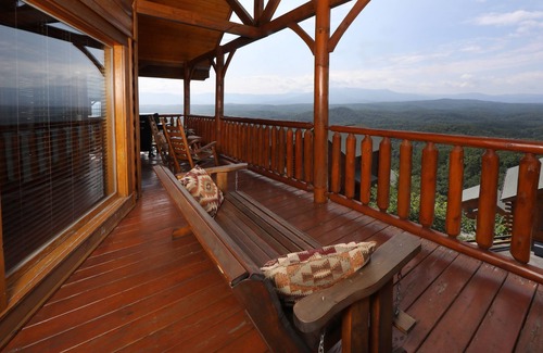 Sevierville Cabin | Up Up Away - Two Bedroom Cabin