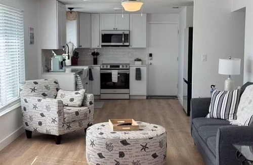 Ocean Breeze Circle House | Updated 2-bedroom house in lovely Ormond Beach stocked with amenities