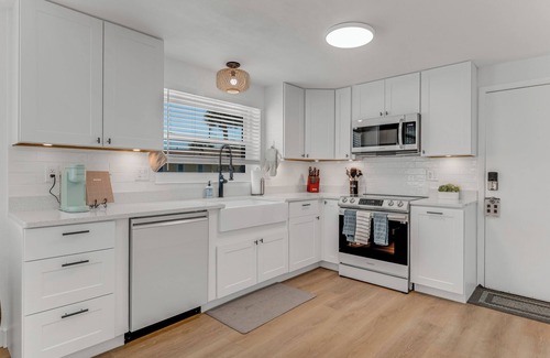 Ocean Breeze Circle House | Updated 2-bedroom house in lovely Ormond Beach stocked with amenities
