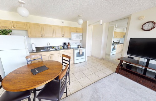 Waikiki Condo | Updated 22nd Floor Waikiki Condo - Free parking & WiFi - Ideal for large family! by Koko Resort Vacation Rentals