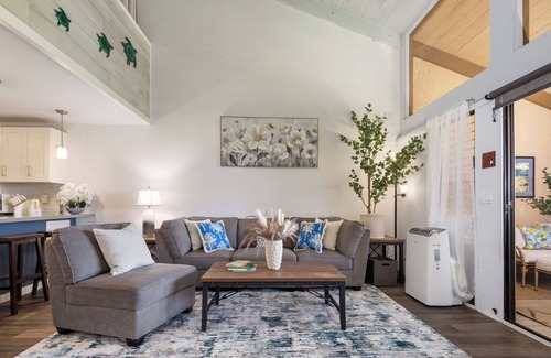 Waikoloa Condo | Updated 2BR w/King Bed, AC, Lanai, Pool, Hot Tub, Golf Course.