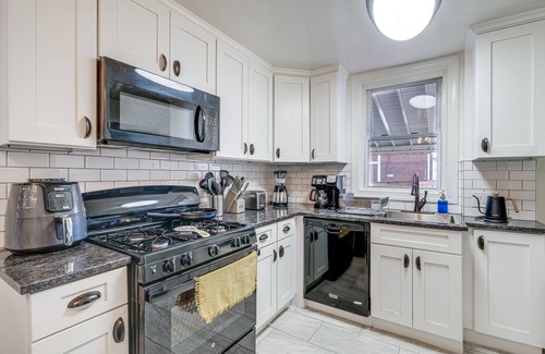 Nauck House | Updated Arlington Townhome ~ 5 Mi to National Mall