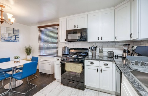 Nauck House | Updated Arlington Townhome ~ 5 Mi to National Mall