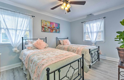 Hidden Valley House | Updated Charlotte Home w/ Yard, Fire Pit!
