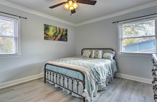Hidden Valley House | Updated Charlotte Home w/ Yard, Fire Pit!