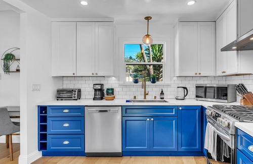 Edgemar - Pacific Manor House | Updated Lux Mid-Century Modern Home 0.5mi to Beach