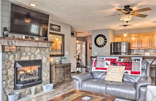 Seven Devils Apartment | Updated Seven Devils Condo with Deck and Mountain View