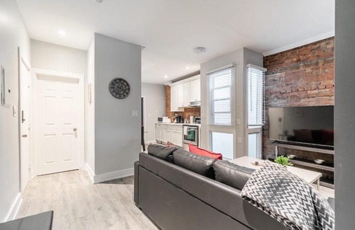 Central Hamilton Apartment | Upscale 2BR Apt - Prime Location with Netflix