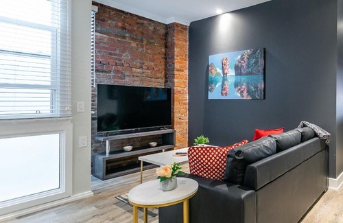 Central Hamilton Apartment | Upscale 2BR Apt - Prime Location with Netflix