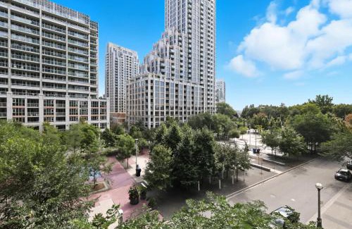 Fort York Apartment | Upscale 2BR Condo Downtown TO Gem w Parking