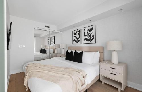 Fort York Apartment | Upscale 2BR Condo Downtown TO Gem w Parking
